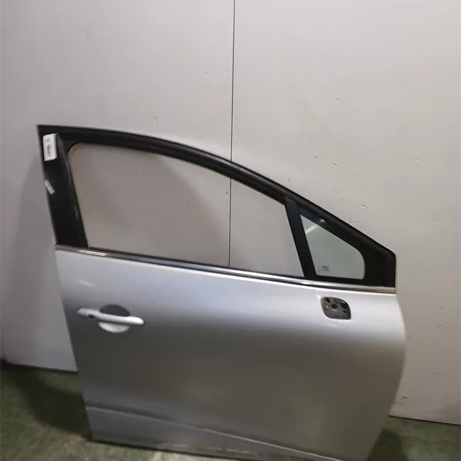 Porta anteriore destra