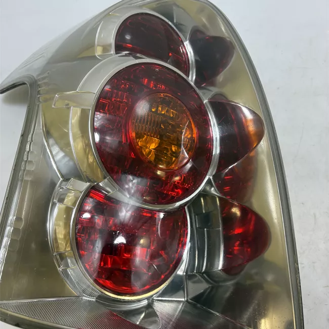 Fanale posteriore sinistro 07>