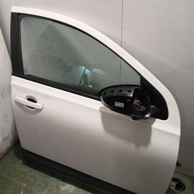 Porta anteriore destra