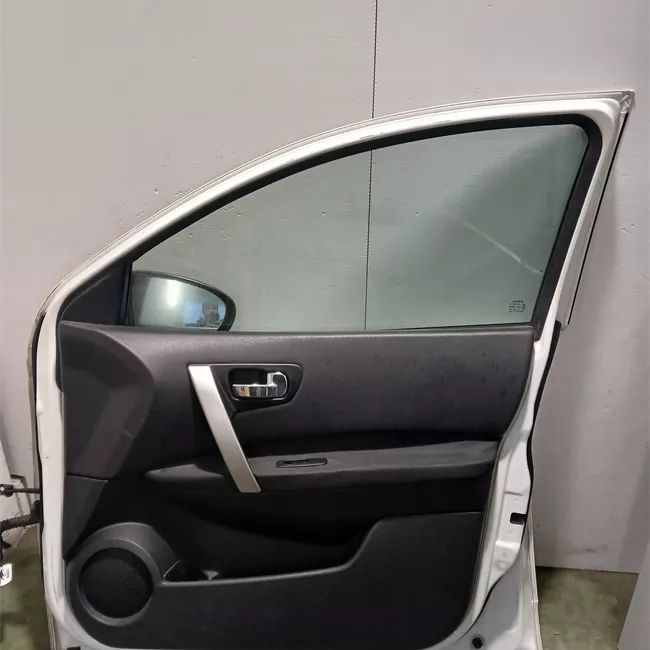 Porta anteriore destra