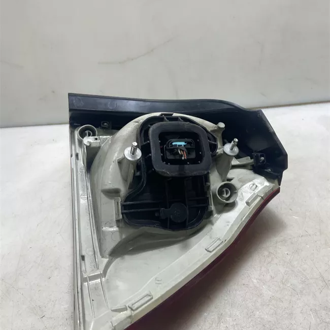 Fanale posteriore parte esterno sinistro