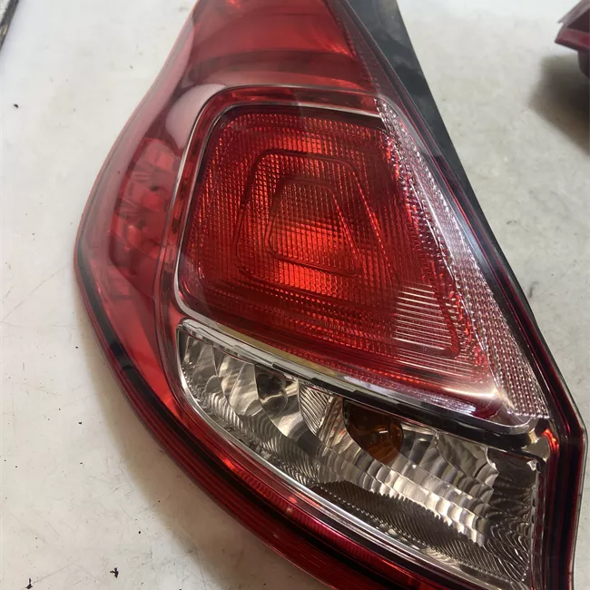 Fanale posteriore sinistro Livello 6
