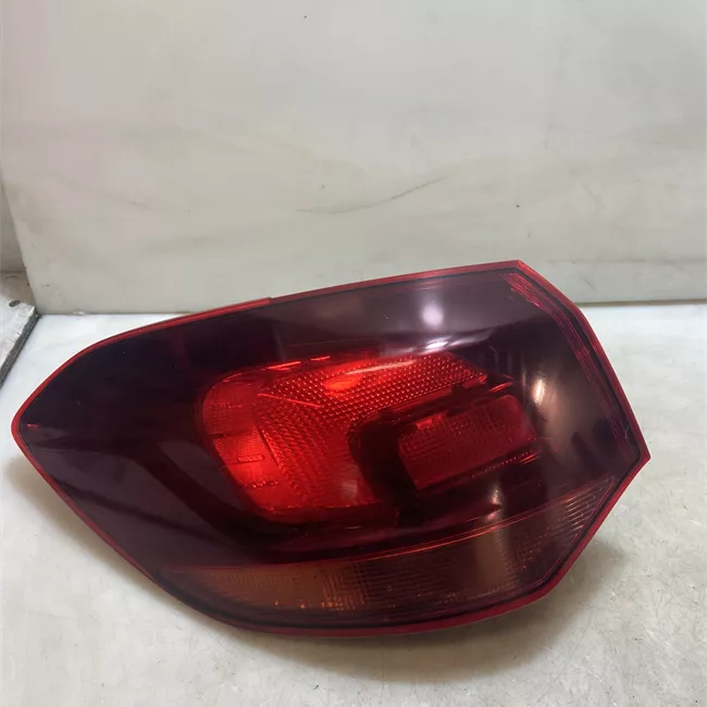 Fanale posteriore parte esterno sinistro Tinta scura