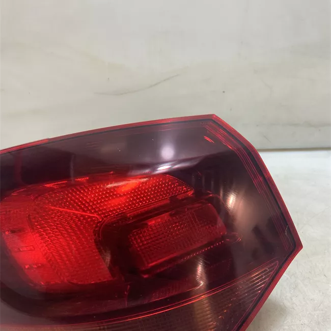 Fanale posteriore parte esterno sinistro Tinta scura