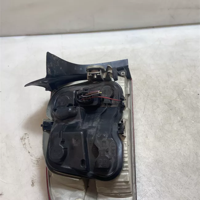 Fanale posteriore parte esterno sinistro