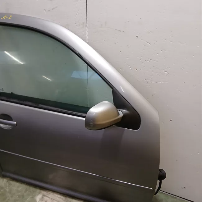 Porta anteriore destra