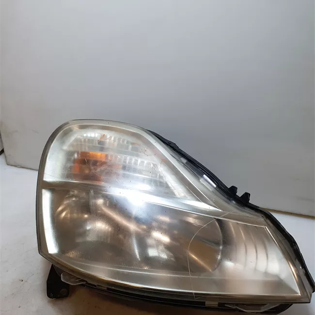 Proiettore destro Faro 02