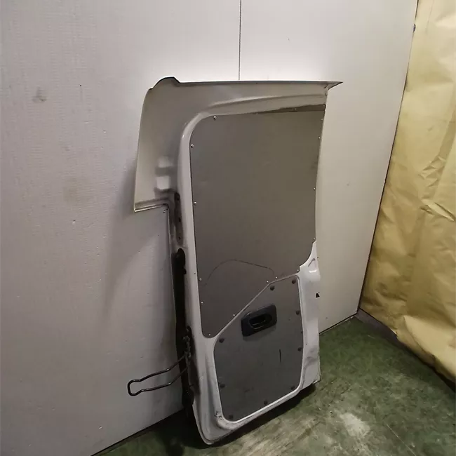 Porta carico posteriore a battente destra