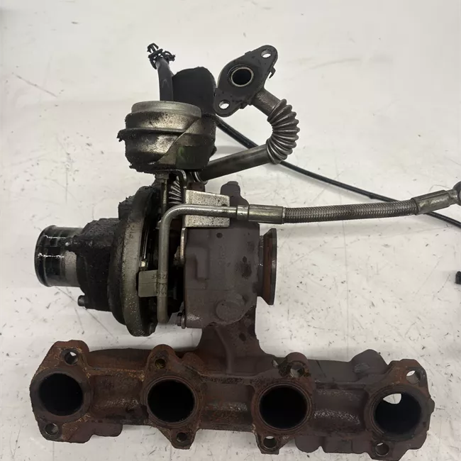 Turbocompressore con collettore scarico