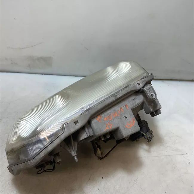 Proiettore con regolatore altezza sinistro