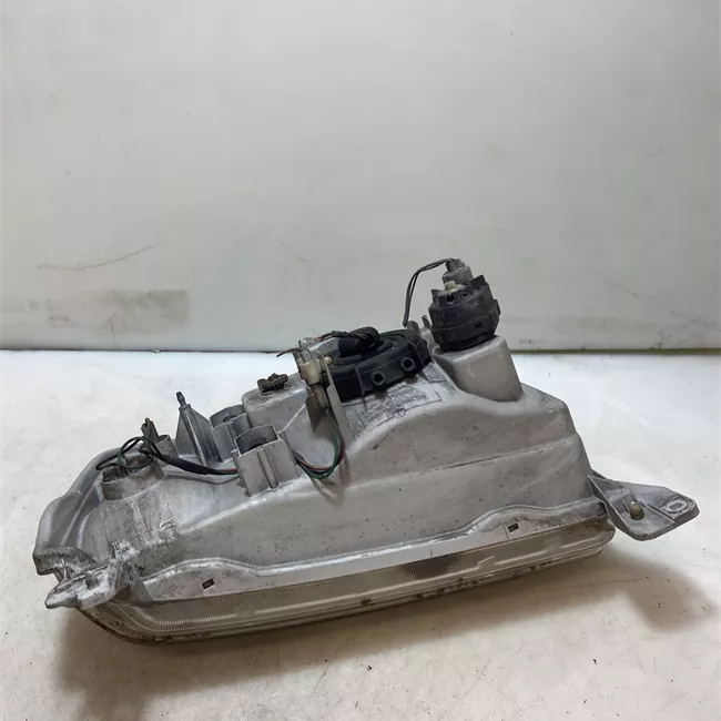 Proiettore con regolatore altezza sinistro