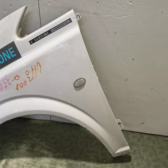 Parafango anteriore sinistro