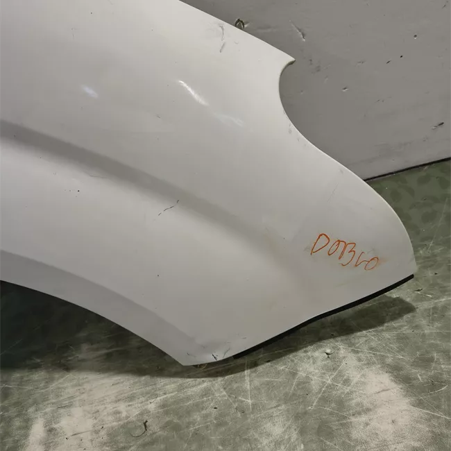 Parafango anteriore destro