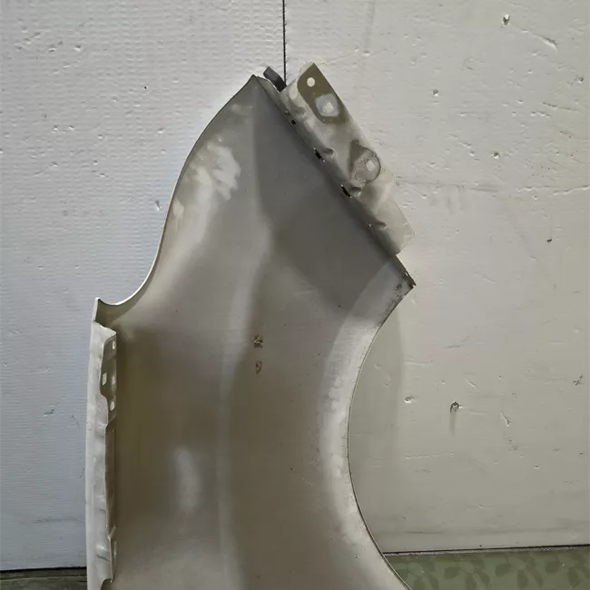 Parafango anteriore sinistro