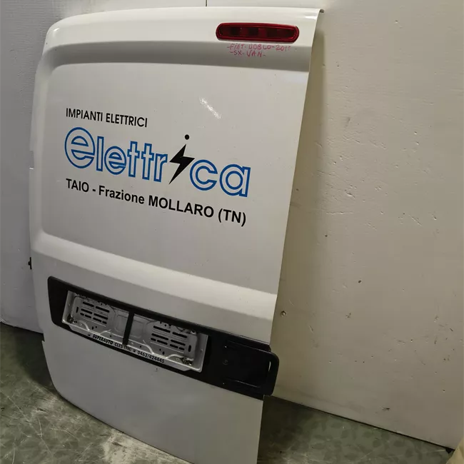 Porta carico posteriore a battente sinistra Lamierata