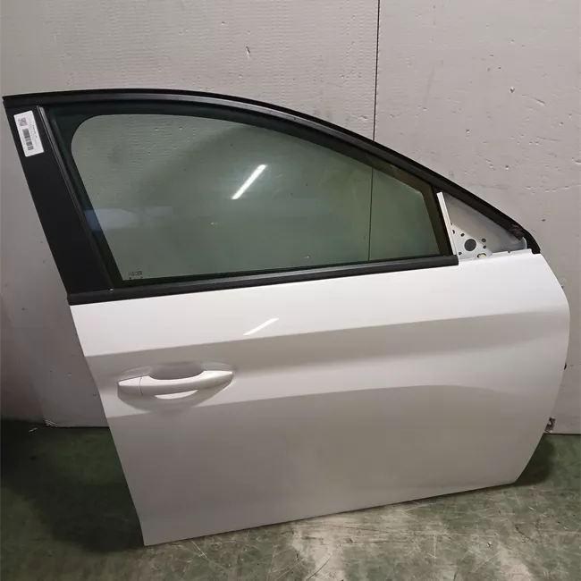 Porta anteriore destra