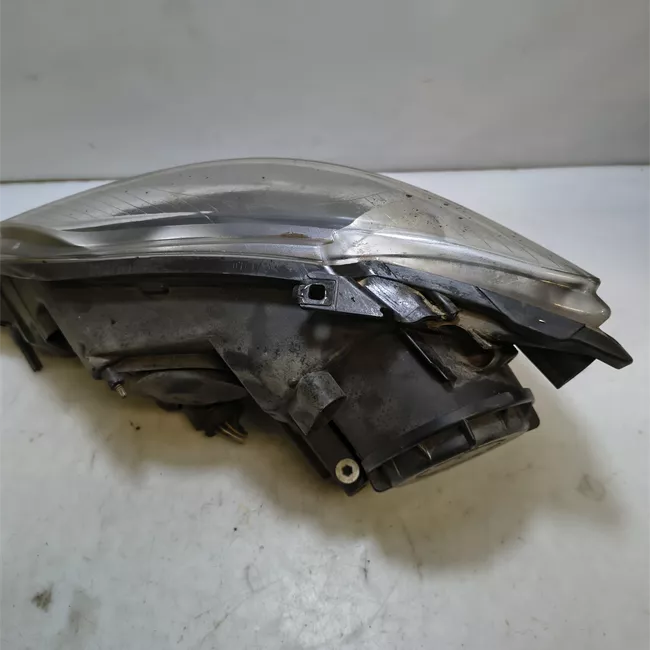 Proiettore destro HELLA