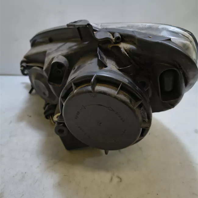 Proiettore destro HELLA