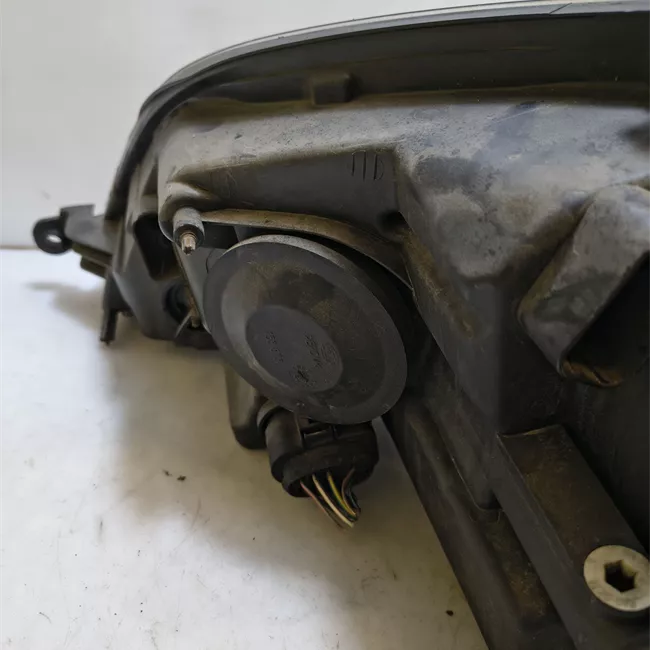 Proiettore destro HELLA