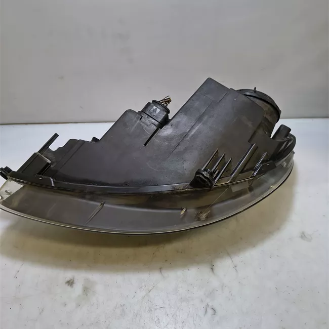 Proiettore destro HELLA