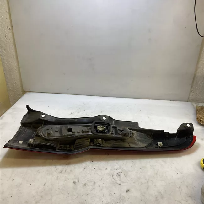 Fanale posteriore sinistro 11/04<