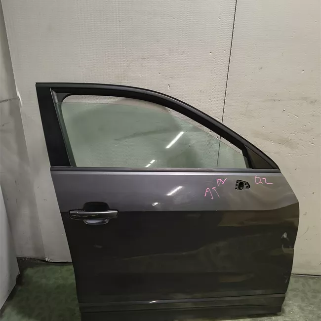 Porta anteriore destra