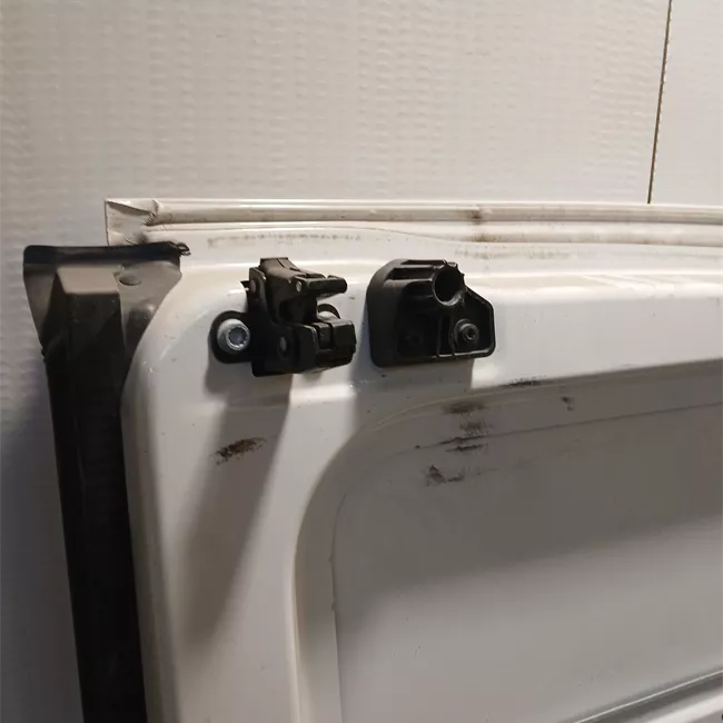 Porta carico posteriore a battente sinistra Lamierata