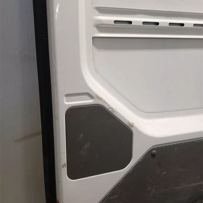 Porta carico posteriore a battente sinistra Lamierata