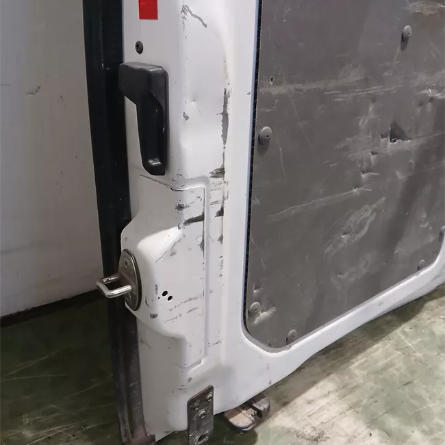 Porta carico posteriore a battente sinistra Lamierata