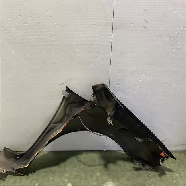Parafango anteriore sinistro allesterno con spoiler sottoporta