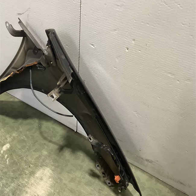 Parafango anteriore sinistro allesterno con spoiler sottoporta