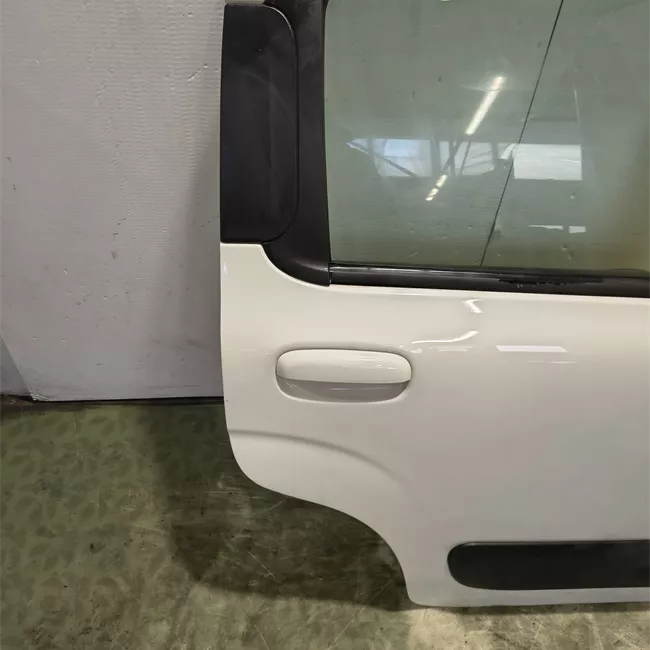 Porta posteriore destra Panda Trekking, con fasce paracolpi