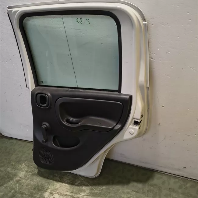 Porta posteriore destra Panda Trekking, con fasce paracolpi