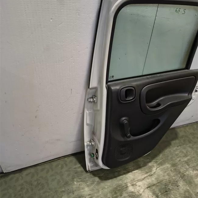 Porta posteriore destra Panda Trekking, con fasce paracolpi