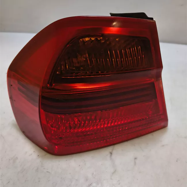 Fanale posteriore parte esterno sinistro