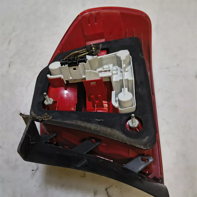 Fanale posteriore parte esterno sinistro