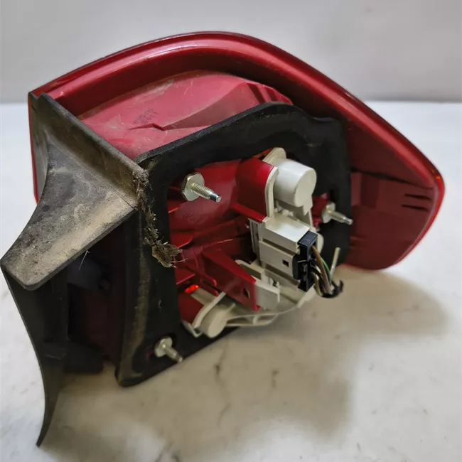 Fanale posteriore parte esterno sinistro