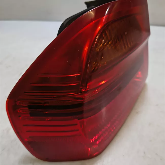 Fanale posteriore parte esterno sinistro