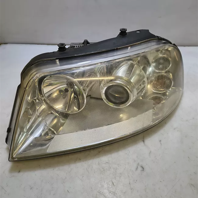 Proiettore sinistro Xeno