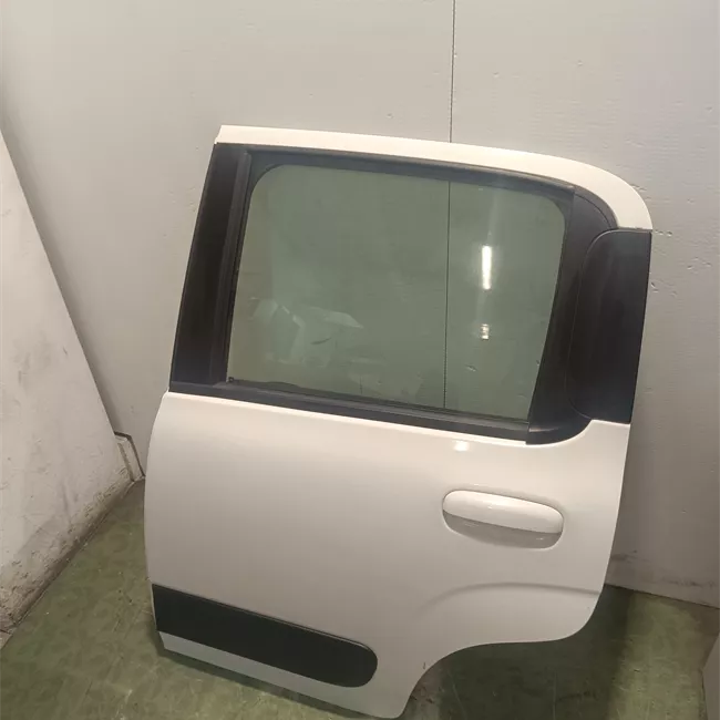 Porta posteriore sinistra Panda Trekking, con fasce paracolpi