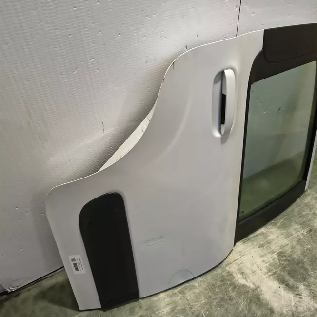 Porta posteriore sinistra Panda Trekking, con fasce paracolpi