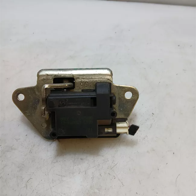 Serratura chiusura centralizzata portello posteriore