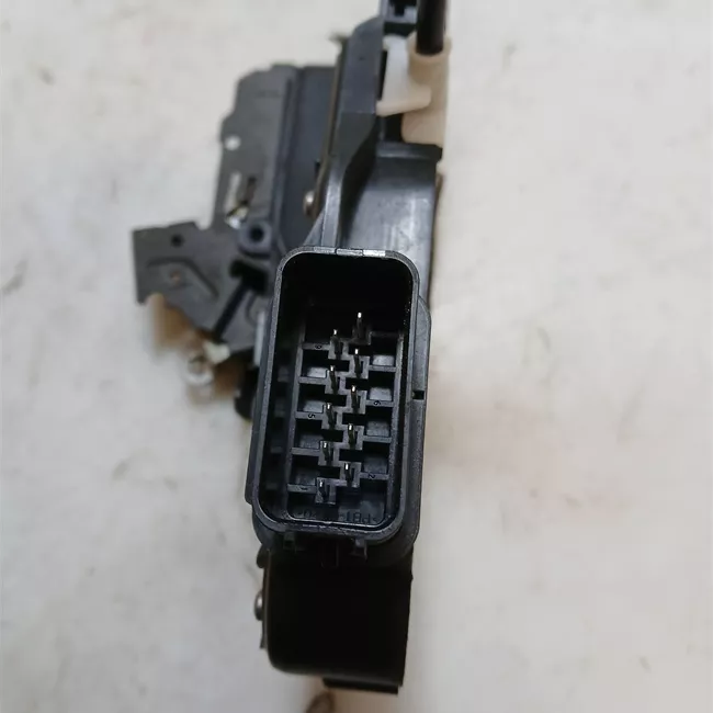 Serratura porta anteriore destra con sistema apert./avv senza chiave