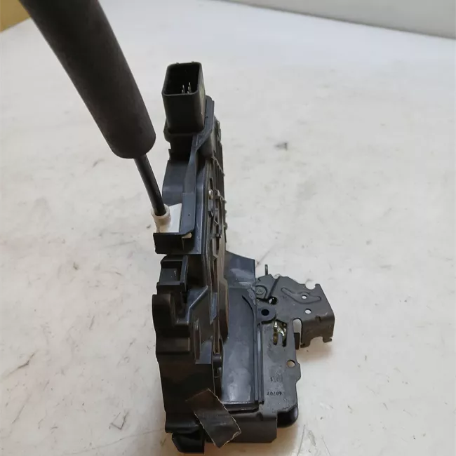 Serratura porta anteriore destra con sistema apert./avv senza chiave