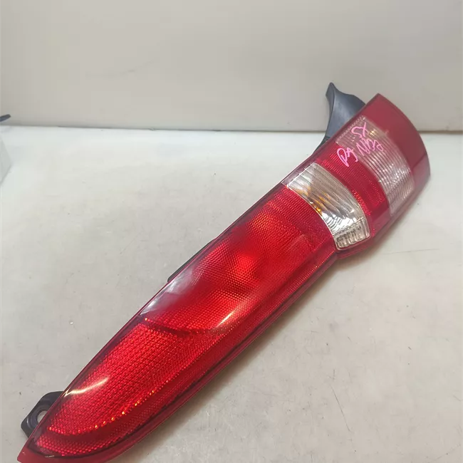 Fanale posteriore sinistro 11/04<