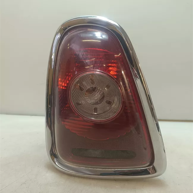 Fanale posteriore sinistro con ind.direz. bianco