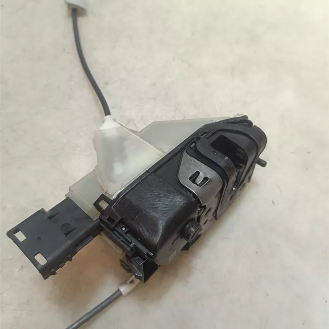 Serratura porta anteriore destra