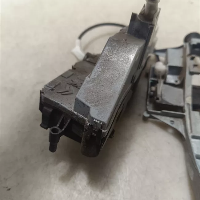 Serratura porta posteriore sinistra