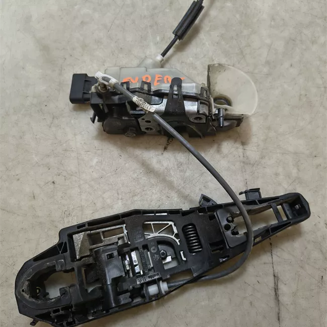 Serratura porta anteriore sinistra