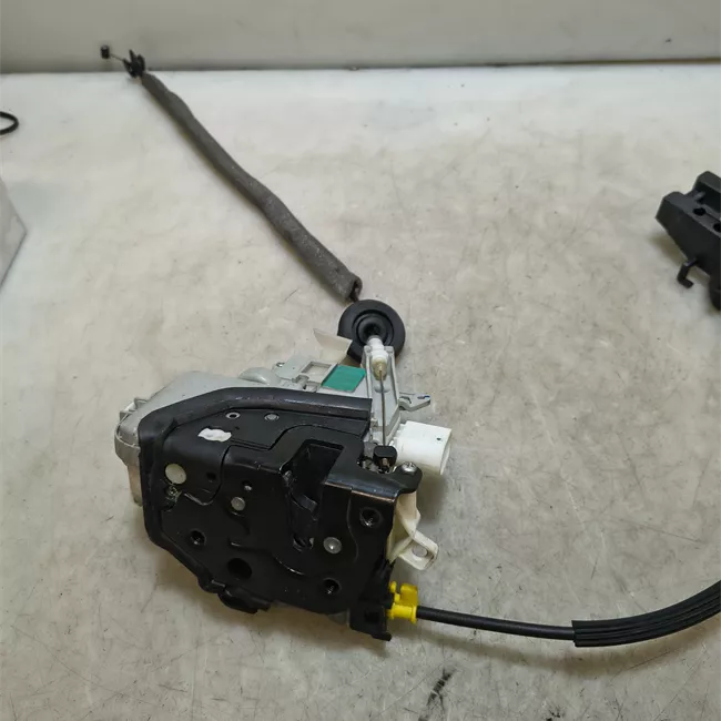 Serratura porta anteriore sinistra